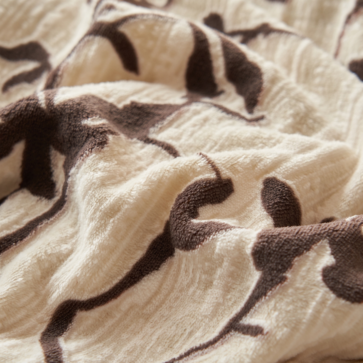 91家纺网 家纺一手货源 找家纺 吾秀家居 绒城  230克美拉德数码绒四件套 牛奶绒四件套 - 暖秋系列 境玉森林