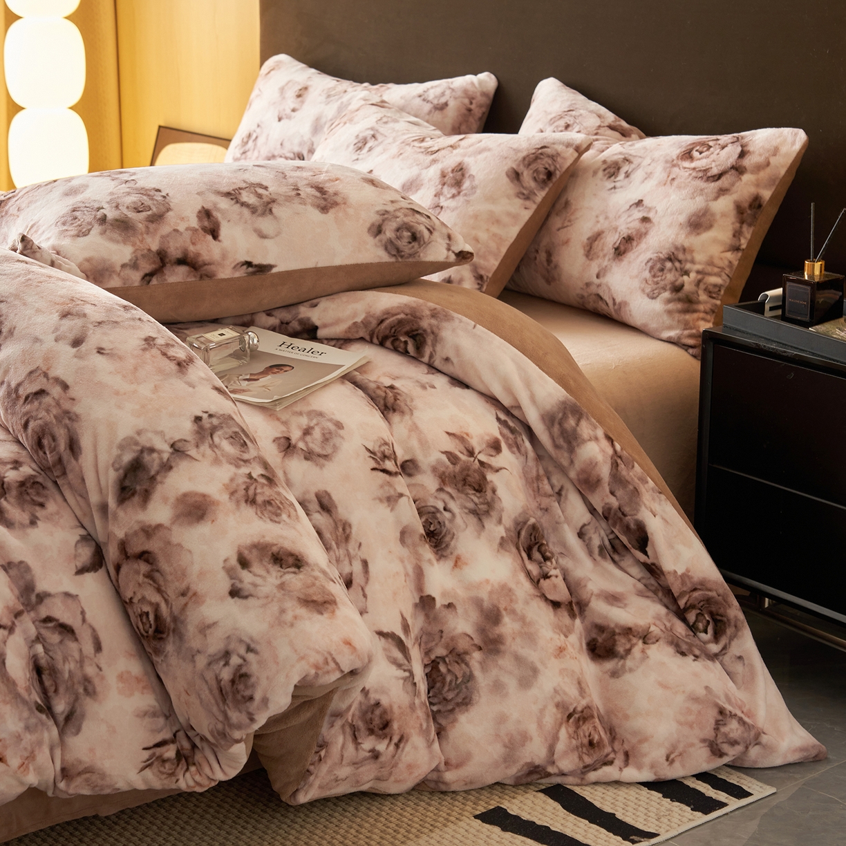 91家纺网 家纺一手货源 找家纺 吾秀家居 绒城  230克美拉德数码绒四件套 牛奶绒四件套 - 暖秋系列 花韵