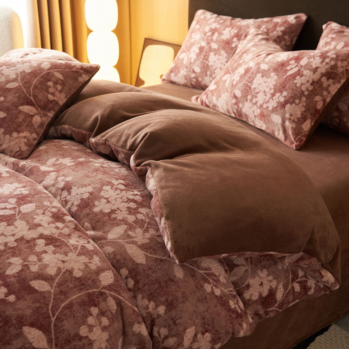 91家纺网 家纺一手货源 找家纺 吾秀家居 绒城  230克美拉德数码绒四件套 牛奶绒四件套 - 暖秋系列 冬日恋歌-棕