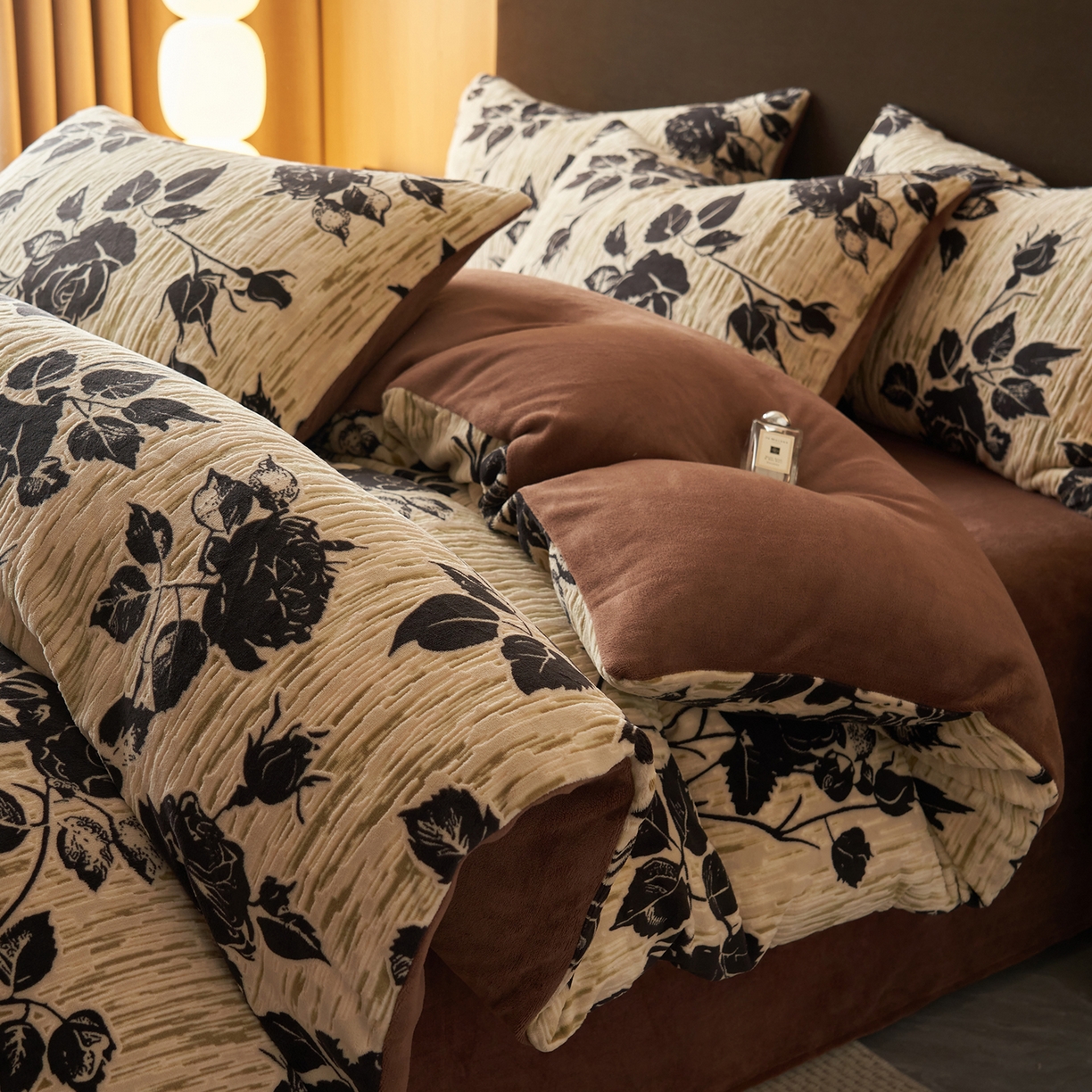 91家纺网 家纺一手货源 找家纺 吾秀家居 绒城  230克美拉德数码绒四件套 牛奶绒四件套 - 暖秋系列 丝绒玫瑰