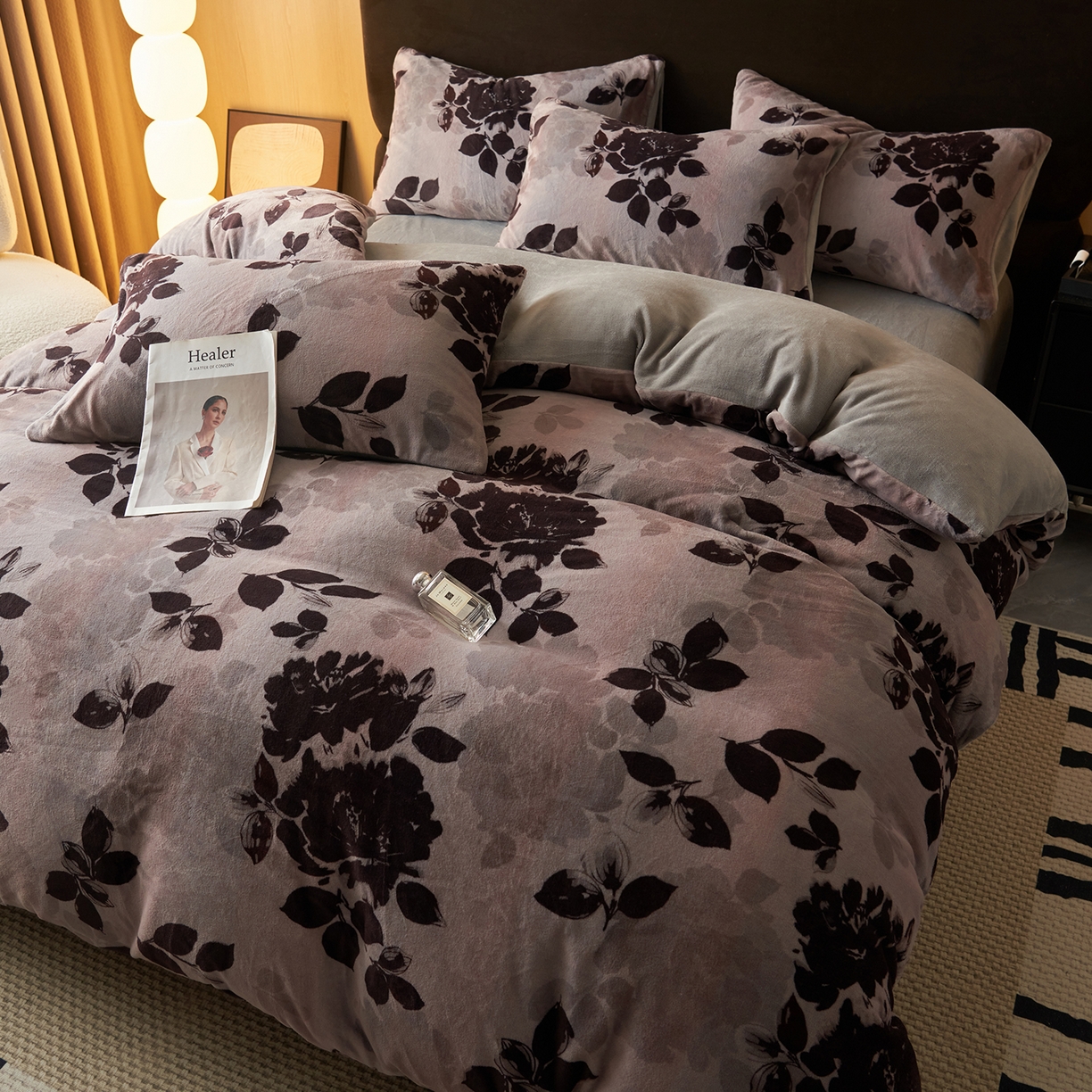 91家纺网 家纺一手货源 找家纺 吾秀家居 绒城  230克美拉德数码绒四件套 牛奶绒四件套 - 暖秋系列 花意浓