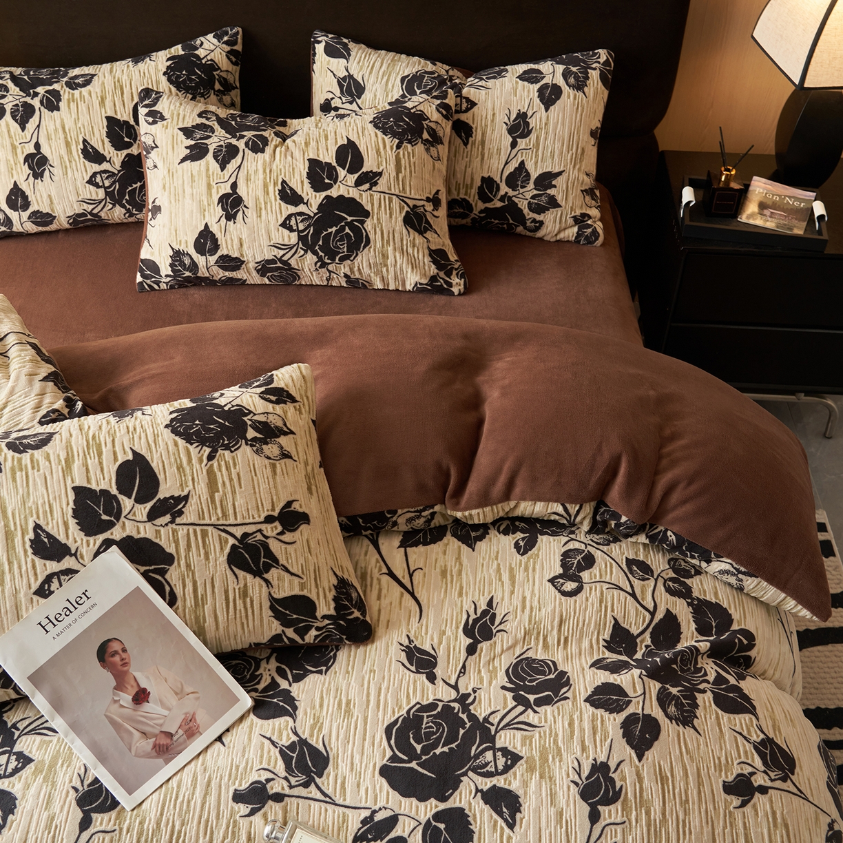 91家纺网 家纺一手货源 找家纺 吾秀家居 绒城  230克美拉德数码绒四件套 牛奶绒四件套 - 暖秋系列 丝绒玫瑰