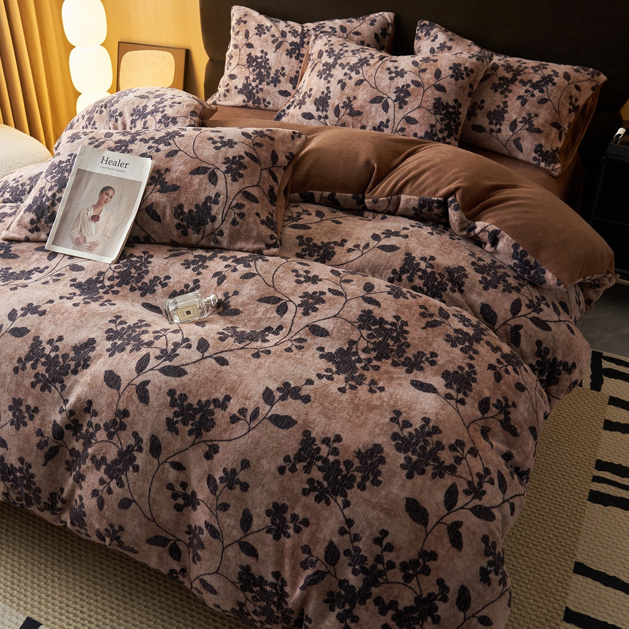 91家纺网 家纺一手货源 找家纺 吾秀家居 绒城  230克美拉德数码绒四件套 牛奶绒四件套 - 暖秋系列 冬日恋歌-咖