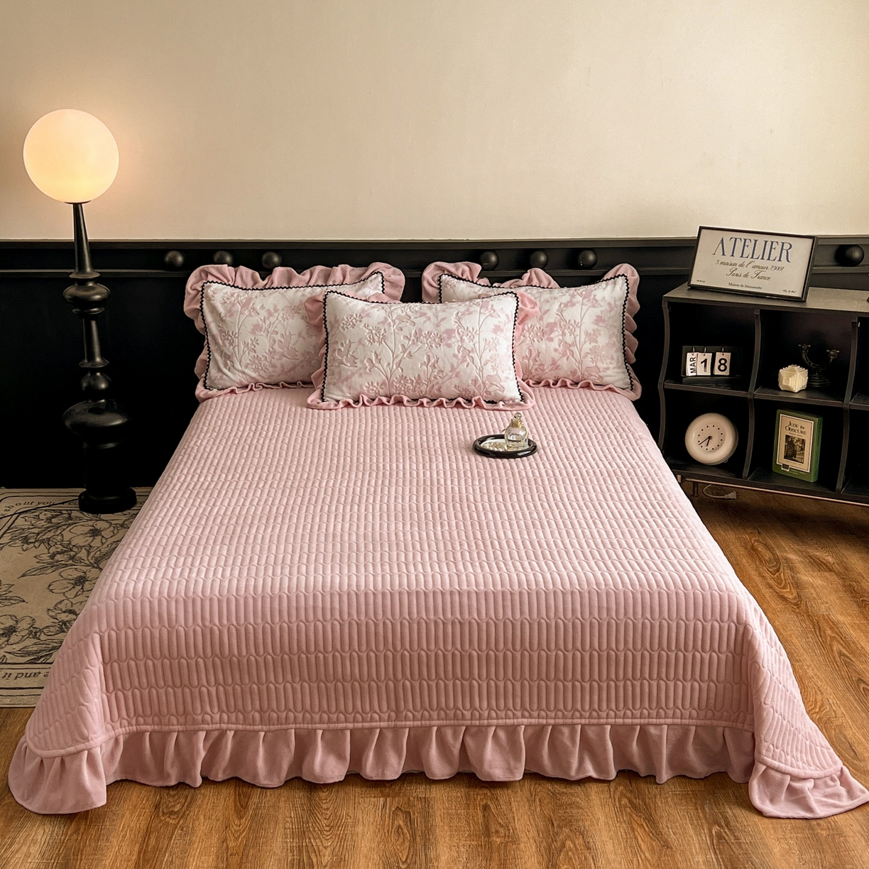 91家纺网 家纺一手货源 找家纺 美梦家纺 2025新款雕花牛奶绒夹棉床盖四件套 花朝梦-粉