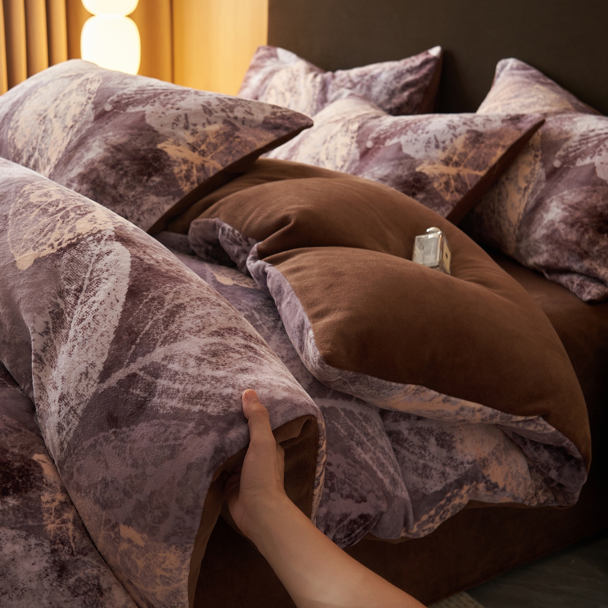 91家纺网 家纺一手货源 找家纺 吾秀家居 绒城  230克美拉德数码绒四件套 牛奶绒四件套 - 暖秋系列 深紫罗兰