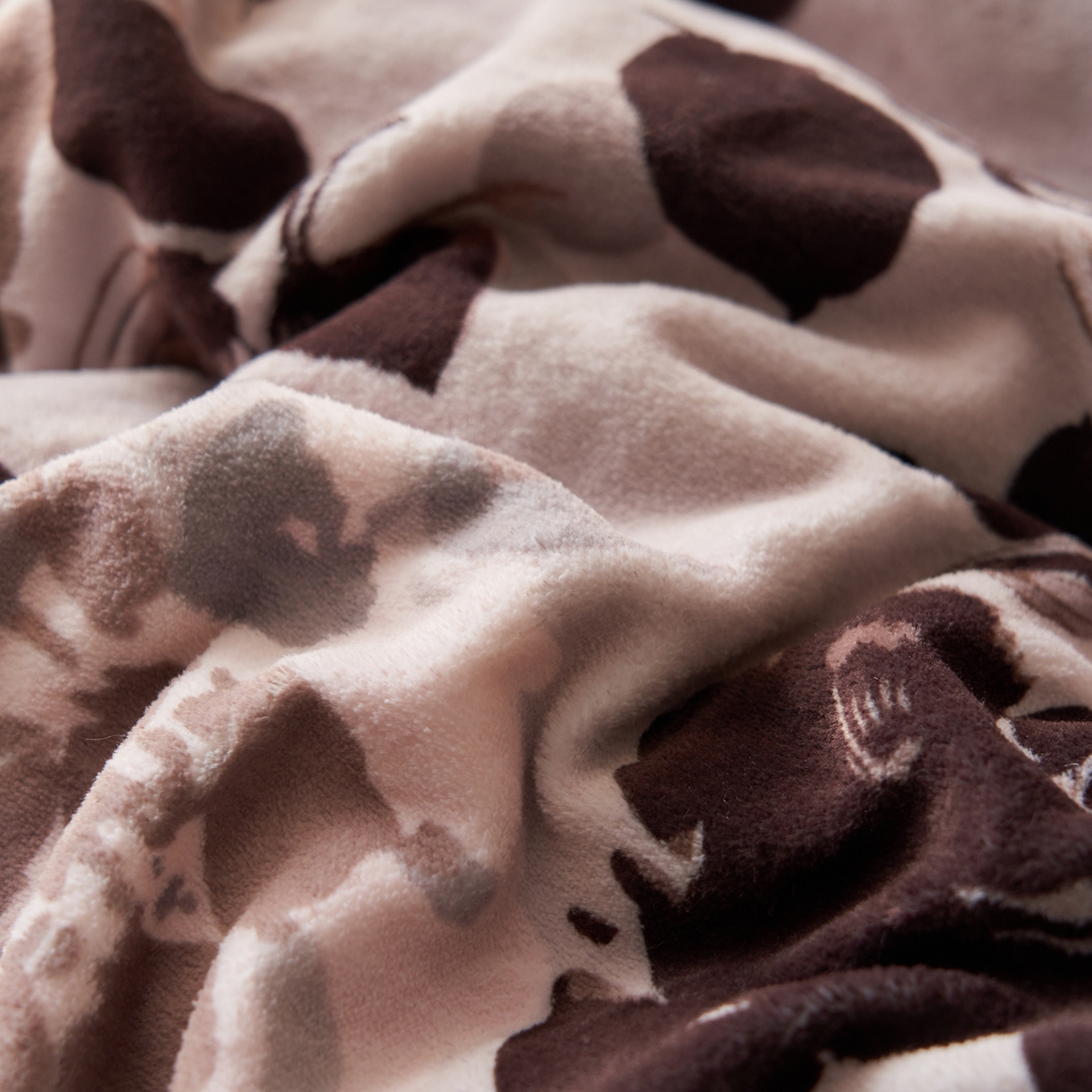 91家纺网 家纺一手货源 找家纺 吾秀家居 绒城  230克美拉德数码绒四件套 牛奶绒四件套 - 暖秋系列 罗曼庄园