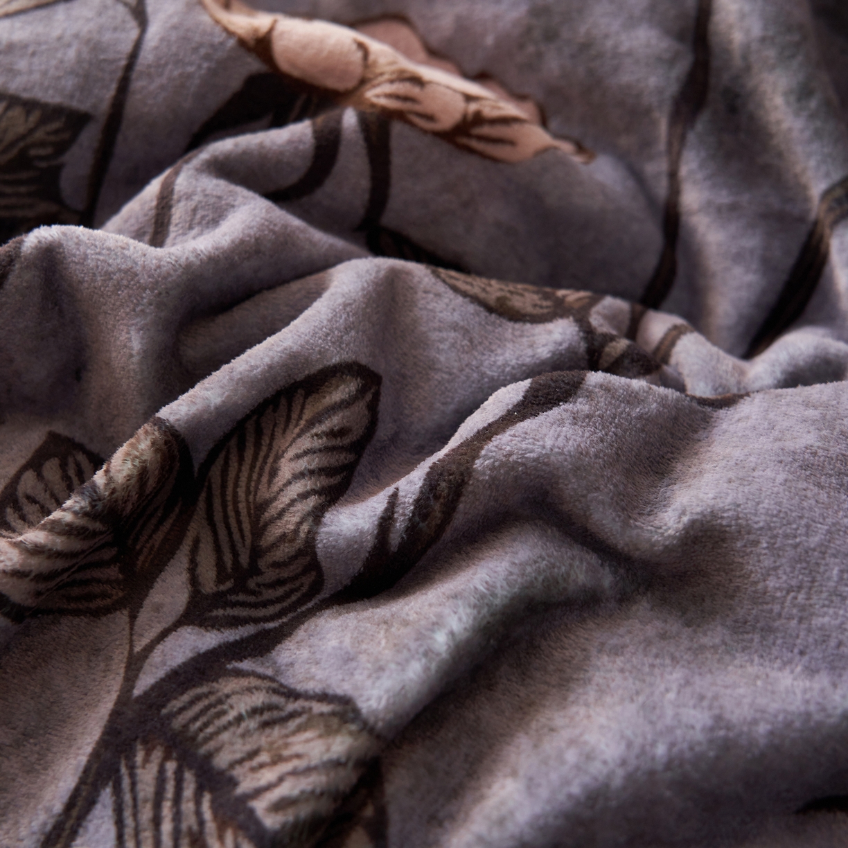 91家纺网 家纺一手货源 找家纺 吾秀家居 绒城  230克美拉德数码绒四件套 牛奶绒四件套 - 暖秋系列 幽香花语