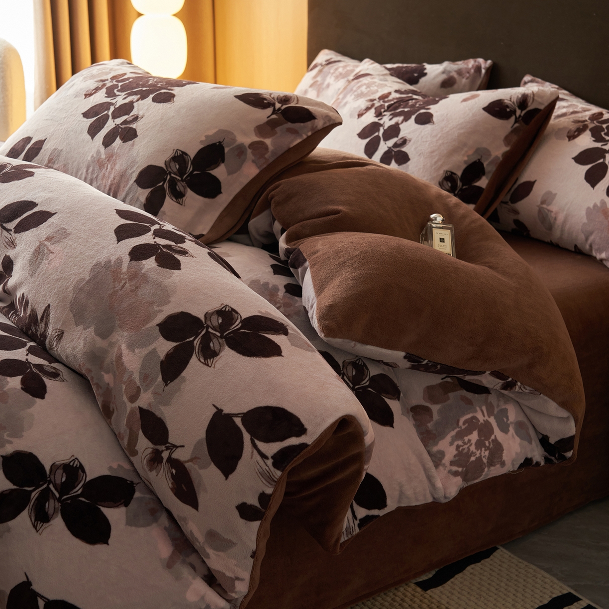 91家纺网 家纺一手货源 找家纺 吾秀家居 绒城  230克美拉德数码绒四件套 牛奶绒四件套 - 暖秋系列 罗曼庄园