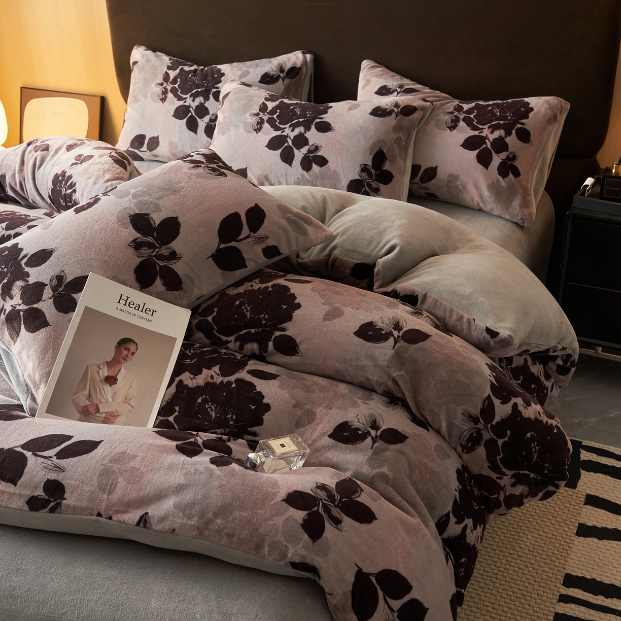 91家纺网 家纺一手货源 找家纺 吾秀家居 绒城  230克美拉德数码绒四件套 牛奶绒四件套 - 暖秋系列 花意浓