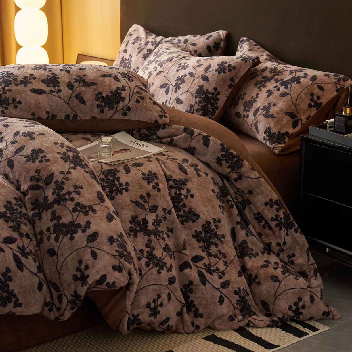 91家纺网 家纺一手货源 找家纺 吾秀家居 绒城  230克美拉德数码绒四件套 牛奶绒四件套 - 暖秋系列 冬日恋歌-咖