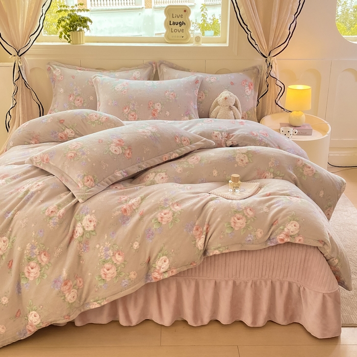 91家纺网 家纺一手货源 找家纺 （总）豫见家纺 2025新款高克重牛奶绒夹棉床盖四件套