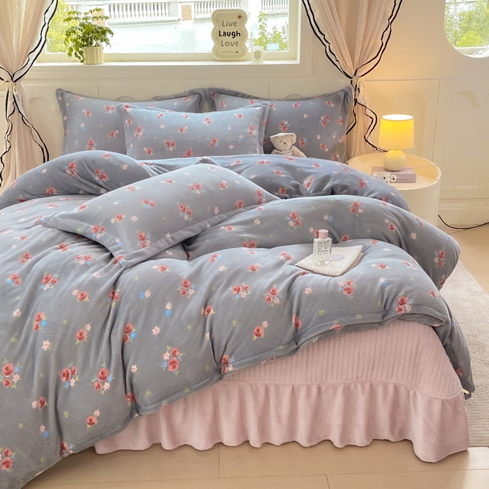 91家纺网 家纺一手货源 找家纺 （总）豫见家纺 2025新款高克重牛奶绒夹棉床盖四件套