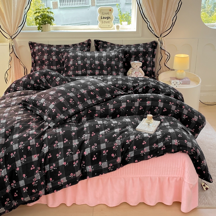 91家纺网 家纺一手货源 找家纺 （总）豫见家纺 2025新款高克重牛奶绒夹棉床盖四件套