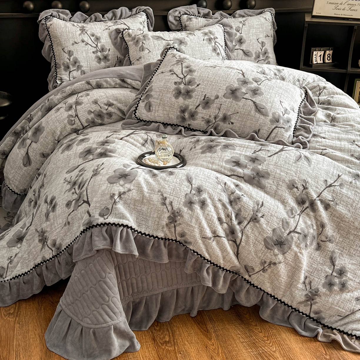 美梦家纺 2025新款雕花牛奶绒夹棉床盖四件套 琳瑜陌语-灰