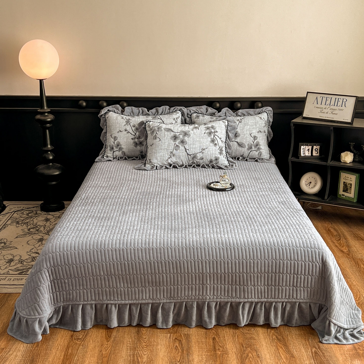 91家纺网 家纺一手货源 找家纺 美梦家纺 2025新款雕花牛奶绒夹棉床盖四件套 琳瑜陌语-灰