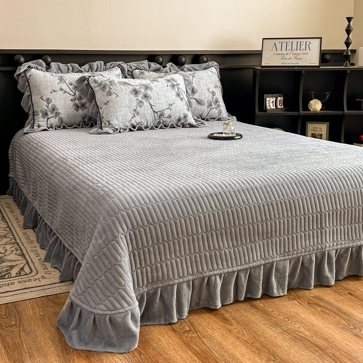 91家纺网 家纺一手货源 找家纺 美梦家纺 2025新款雕花牛奶绒夹棉床盖四件套 琳瑜陌语-灰