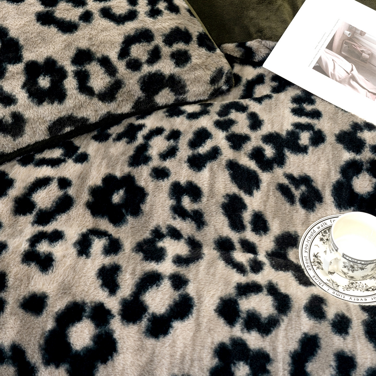 91家纺网 家纺一手货源 找家纺 豫见家纺 2025新款法式美拉德高克重兔毛床单款四件套兔毛简单款 豹纹灰