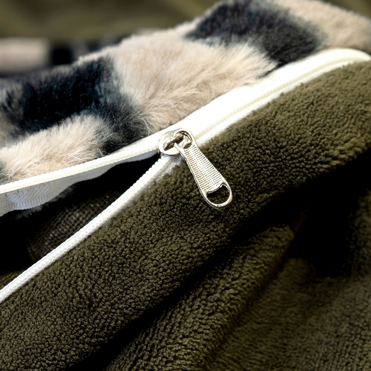 91家纺网 家纺一手货源 找家纺 豫见家纺 2025新款法式美拉德高克重兔毛床单款四件套兔毛简单款 豹纹灰