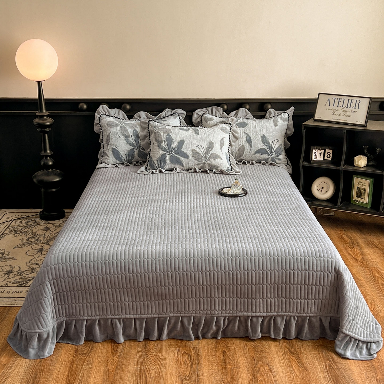 91家纺网 家纺一手货源 找家纺 美梦家纺 2025新款雕花牛奶绒夹棉床盖四件套 素花疏影-蓝