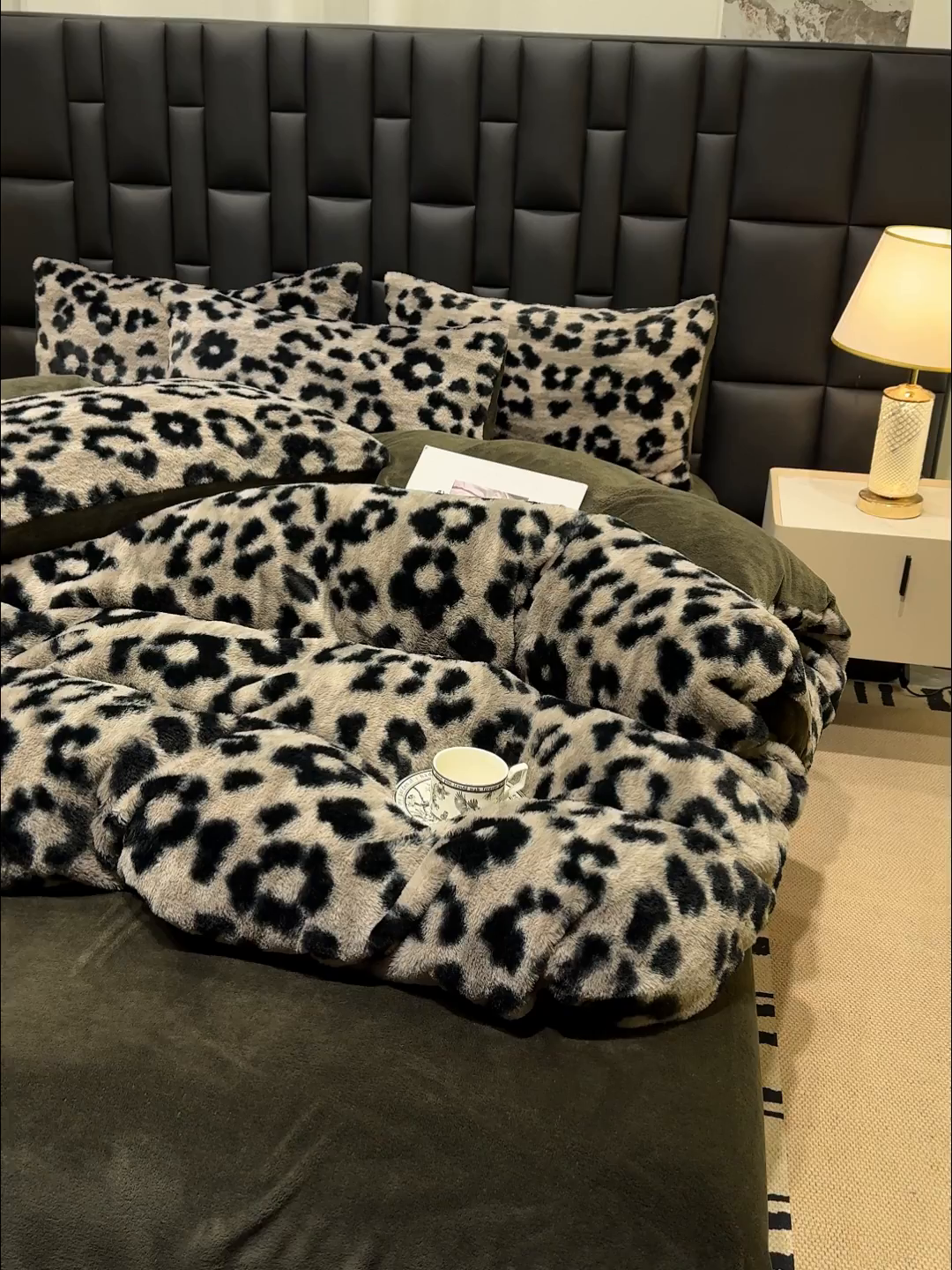 91家纺网 家纺一手货源 找家纺 豫见家纺 2025新款法式美拉德高克重兔毛床单款四件套兔毛简单款 豹纹灰