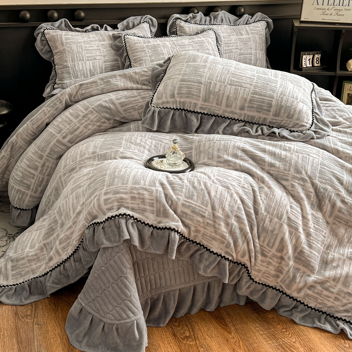 美梦家纺 2025新款雕花牛奶绒夹棉床盖四件套 怡然安居-灰