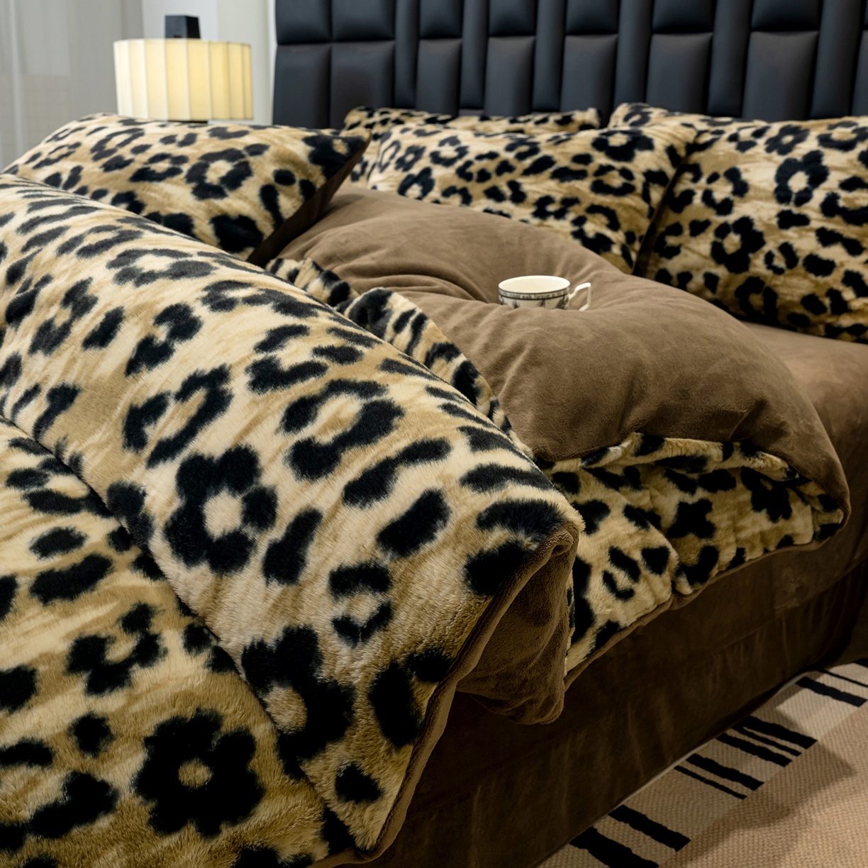 91家纺网 家纺一手货源 找家纺 豫见家纺 2025新款法式美拉德高克重兔毛床单款四件套兔毛简单款 豹纹咖