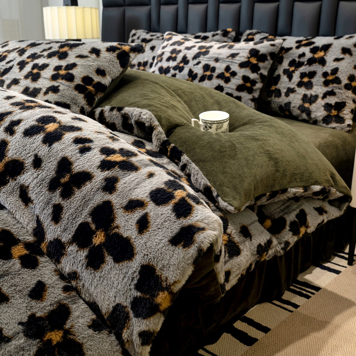 91家纺网 家纺一手货源 找家纺 豫见家纺 2025新款法式美拉德高克重兔毛床单款四件套兔毛简单款 蝶舞-灰