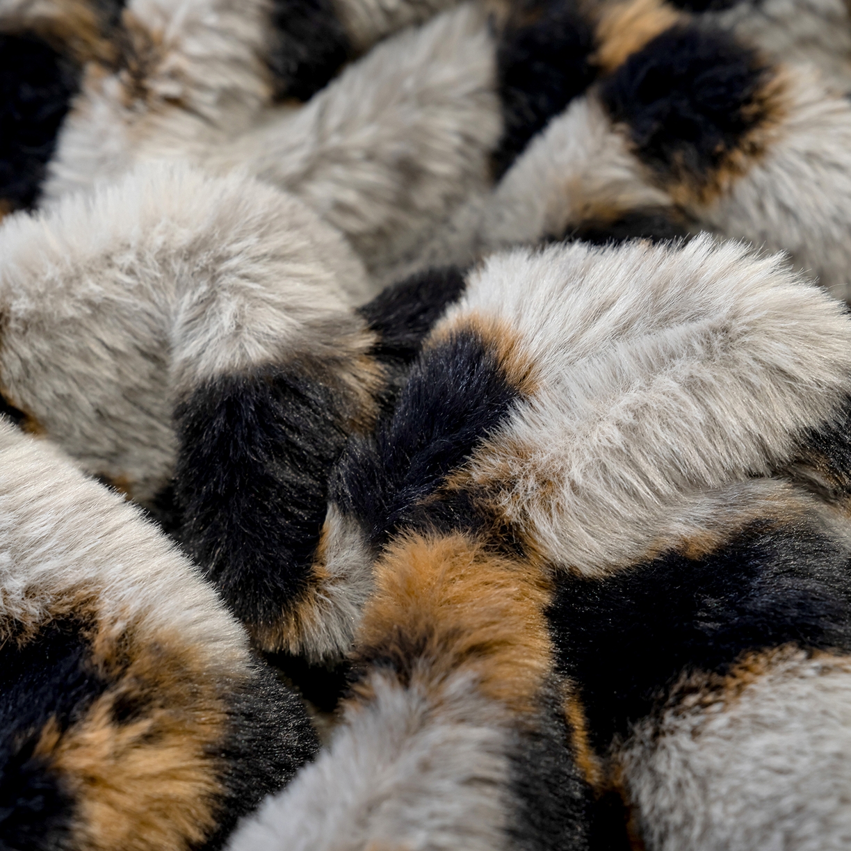 91家纺网 家纺一手货源 找家纺 豫见家纺 2025新款法式美拉德高克重兔毛床单款四件套兔毛简单款 蝶舞-灰