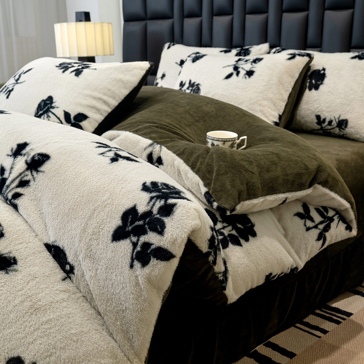 91家纺网 家纺一手货源 找家纺 豫见家纺 2025新款法式美拉德高克重兔毛床单款四件套兔毛简单款 玫瑰白