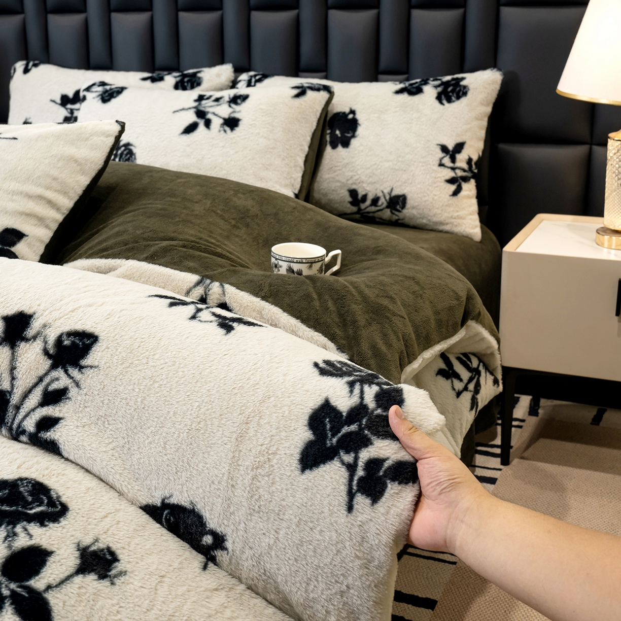 91家纺网 家纺一手货源 找家纺 豫见家纺 2025新款法式美拉德高克重兔毛床单款四件套兔毛简单款 玫瑰白