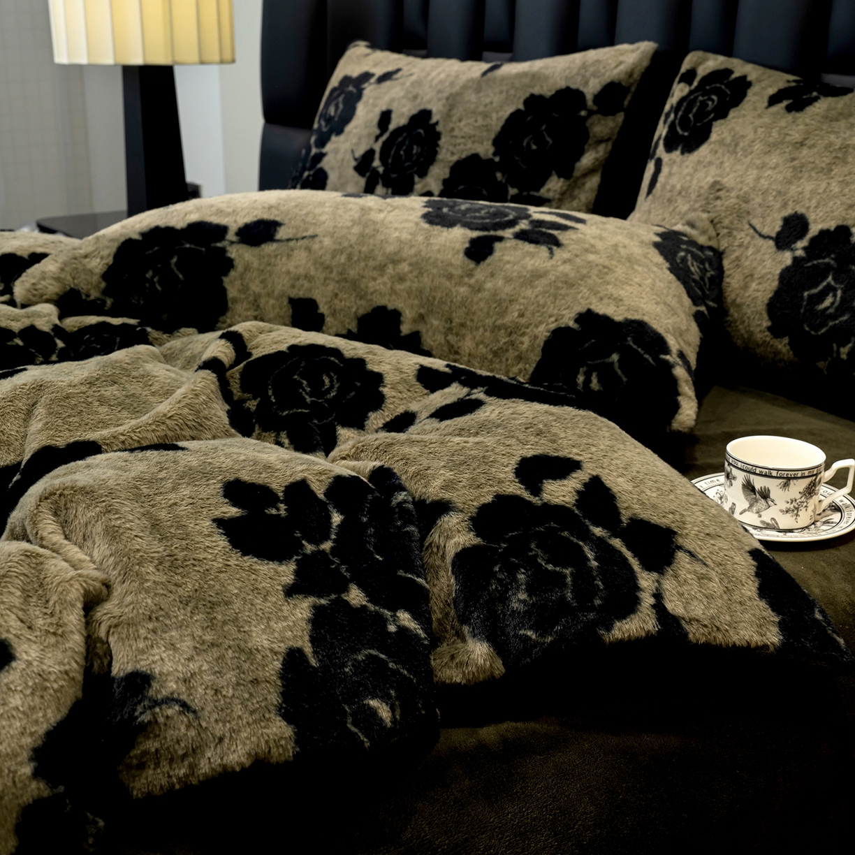 91家纺网 家纺一手货源 找家纺 豫见家纺 2025新款法式美拉德高克重兔毛床单款四件套兔毛简单款 玫瑰庄园