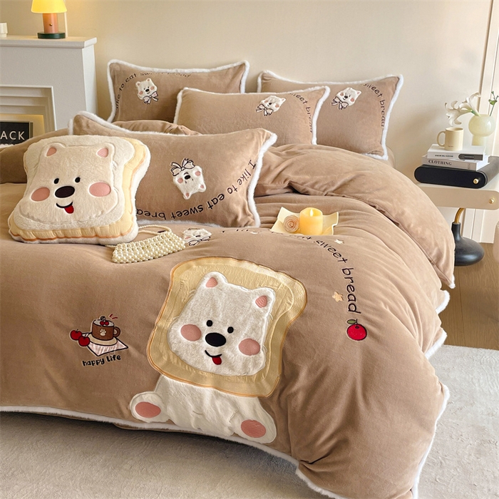 91家纺网 家纺一手货源 找家纺 （总）梦舒羽 2025新款A类230克全消光刺绣贴布牛奶绒四件套学生宿舍床单款床上用品套件