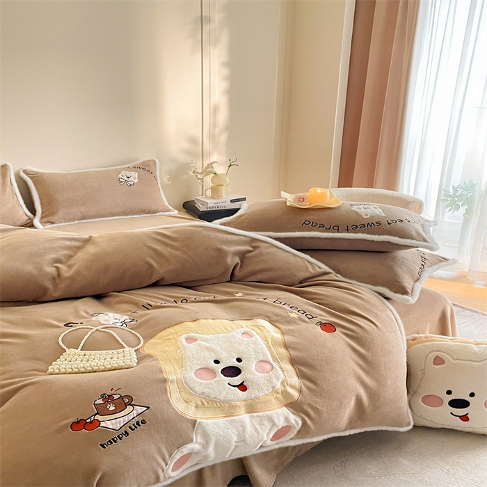 91家纺网 家纺一手货源 找家纺 梦舒羽 2025新款A类230克全消光刺绣贴布牛奶绒四件套学生宿舍床单款床上用品套件 吐司萌宠-实力咖