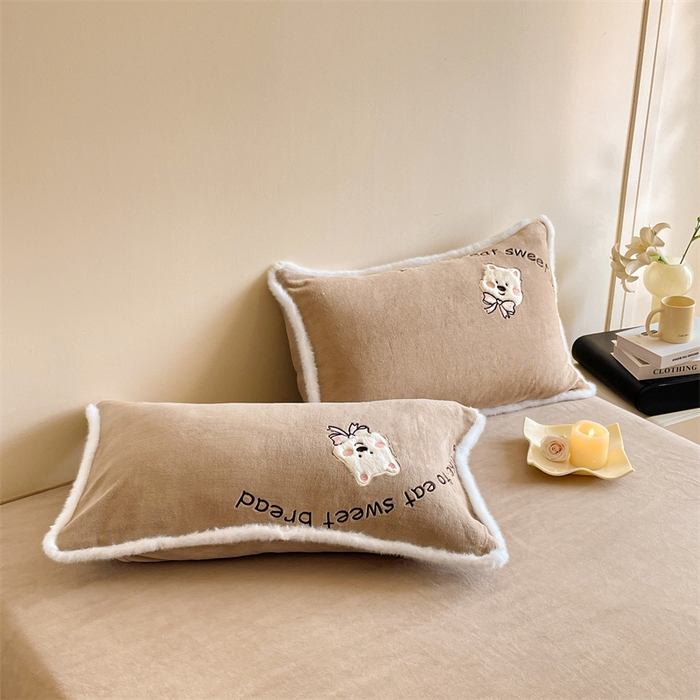 91家纺网 家纺一手货源 找家纺 梦舒羽 2025新款A类230克全消光刺绣贴布牛奶绒四件套学生宿舍床单款床上用品套件 吐司萌宠-实力咖