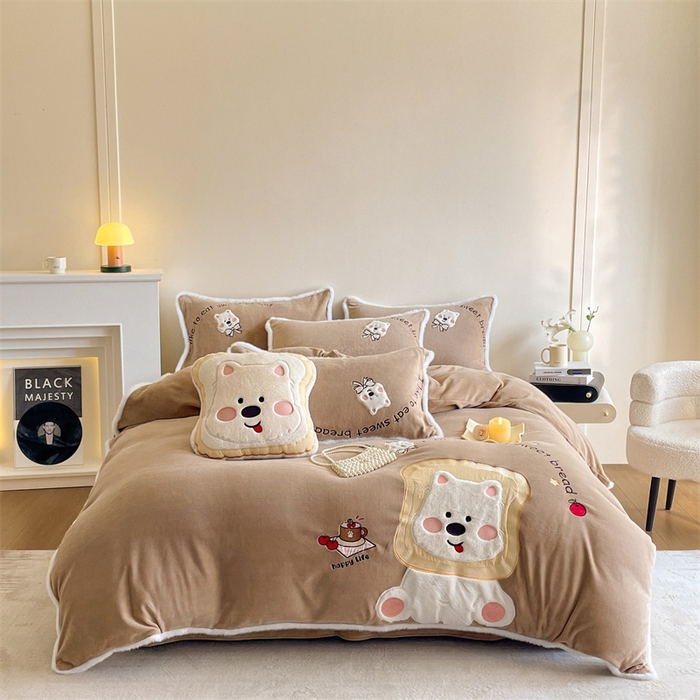 91家纺网 家纺一手货源 找家纺 梦舒羽 2025新款A类230克全消光刺绣贴布牛奶绒四件套学生宿舍床单款床上用品套件 吐司萌宠-实力咖