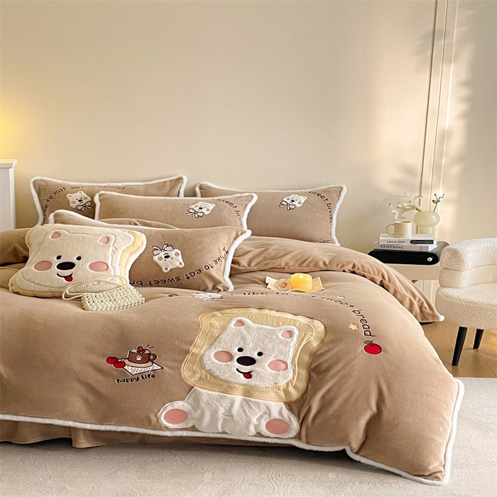 91家纺网 家纺一手货源 找家纺 梦舒羽 2025新款A类230克全消光刺绣贴布牛奶绒四件套学生宿舍床单款床上用品套件 吐司萌宠-实力咖