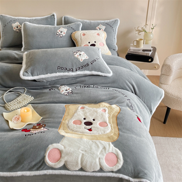 91家纺网 家纺一手货源 找家纺 梦舒羽 2025新款A类230克全消光刺绣贴布牛奶绒四件套学生宿舍床单款床上用品套件 吐司萌宠-至尊灰