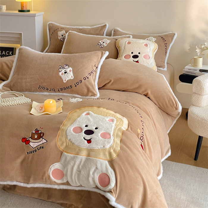 91家纺网 家纺一手货源 找家纺 梦舒羽 2025新款A类230克全消光刺绣贴布牛奶绒四件套学生宿舍床单款床上用品套件 吐司萌宠-实力咖