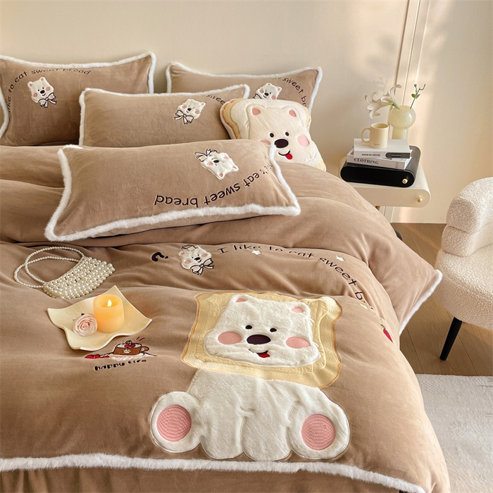 91家纺网 家纺一手货源 找家纺 梦舒羽 2025新款A类230克全消光刺绣贴布牛奶绒四件套学生宿舍床单款床上用品套件 吐司萌宠-实力咖