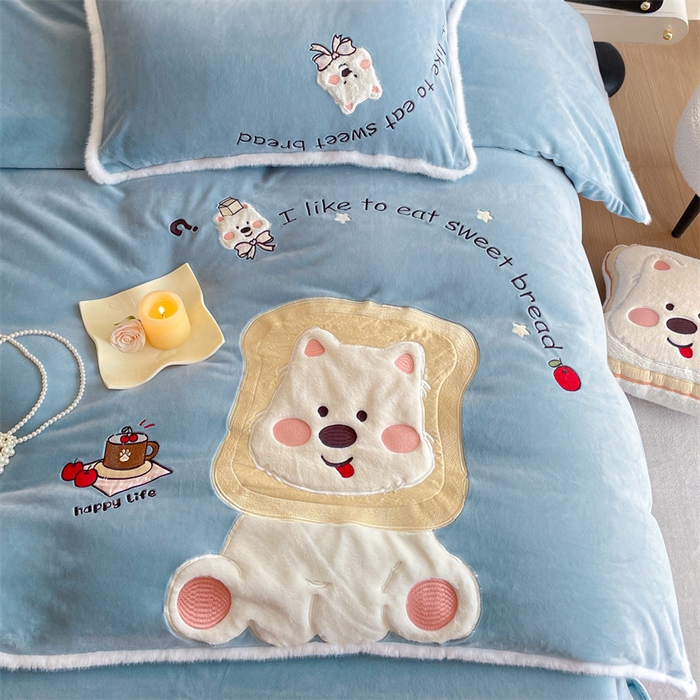 91家纺网 家纺一手货源 找家纺 梦舒羽 2025新款A类230克全消光刺绣贴布牛奶绒四件套学生宿舍床单款床上用品套件 吐司萌宠-高贵蓝