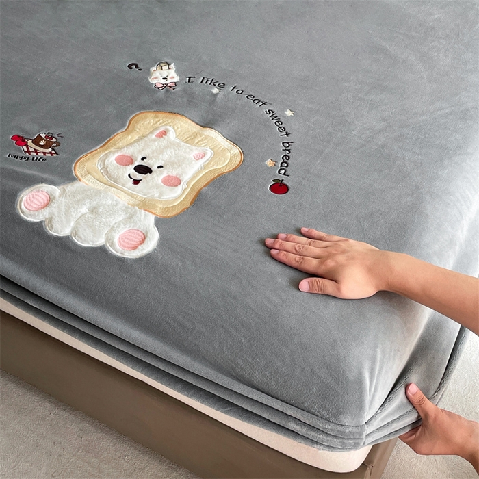 91家纺网 家纺一手货源 找家纺 （总）梦舒羽 2025新款A类230克全消光刺绣贴布牛奶绒床笠加绒法兰绒床垫保护罩床罩