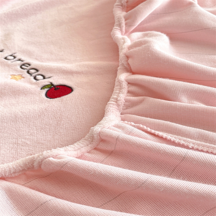 91家纺网 家纺一手货源 找家纺 （总）梦舒羽 2025新款A类230克全消光刺绣贴布牛奶绒床笠加绒法兰绒床垫保护罩床罩