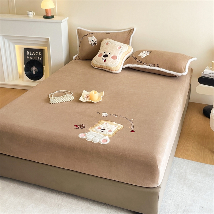 91家纺网 家纺一手货源 找家纺 梦舒羽 2025新款A类230克全消光刺绣贴布牛奶绒床笠加绒法兰绒床垫保护罩床罩 吐司萌宠-实力咖