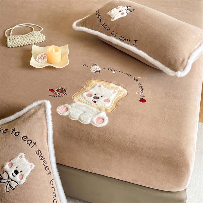 91家纺网 家纺一手货源 找家纺 梦舒羽 2025新款A类230克全消光刺绣贴布牛奶绒床笠加绒法兰绒床垫保护罩床罩 吐司萌宠-实力咖