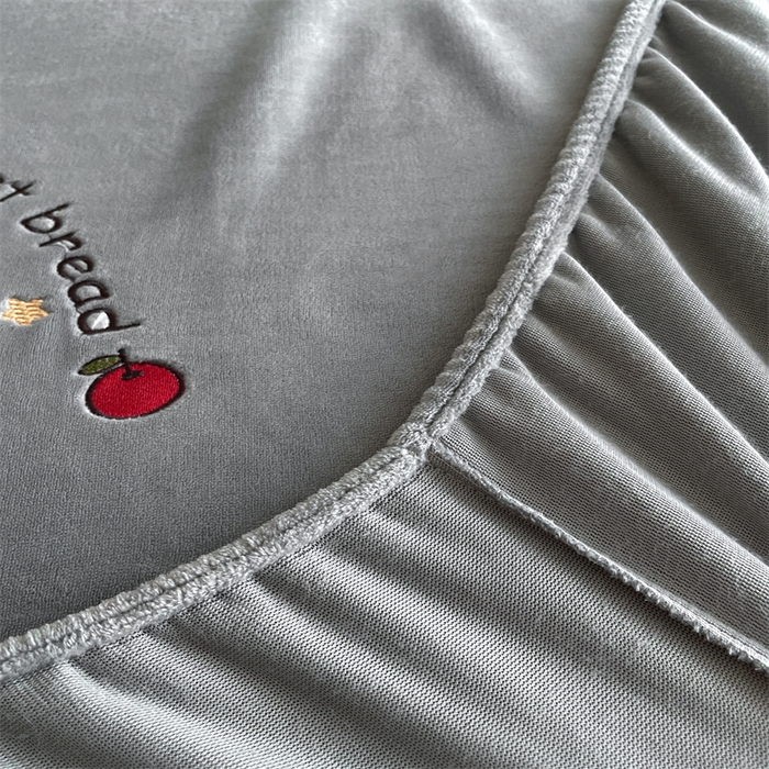 91家纺网 家纺一手货源 找家纺 梦舒羽 2025新款A类230克全消光刺绣贴布牛奶绒床笠加绒法兰绒床垫保护罩床罩 吐司萌宠-至尊灰