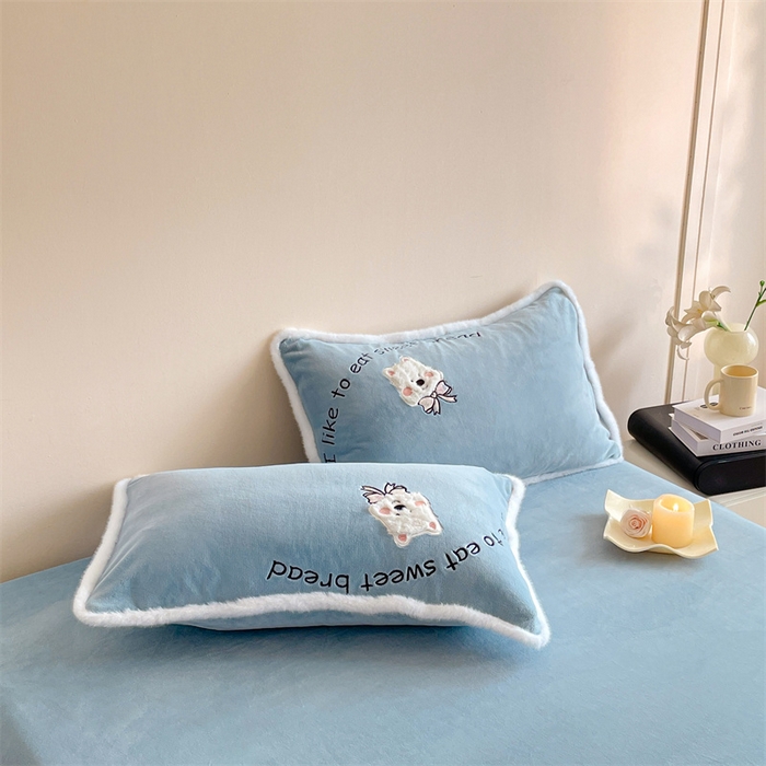 91家纺网 家纺一手货源 找家纺 （总）梦舒羽 2025新款A类230克全消光刺绣贴布牛奶绒枕套宿舍枕芯套单人枕头套一对装