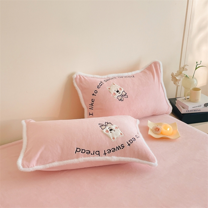梦舒羽 2025新款A类230克全消光刺绣贴布牛奶绒枕套宿舍枕芯套单人枕头套一对装 吐司萌宠-苏漫粉
