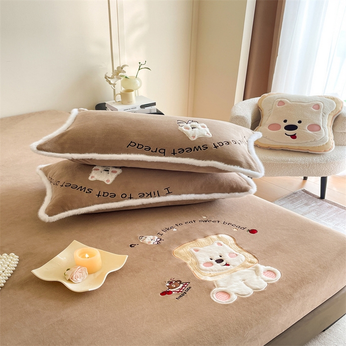 91家纺网 家纺一手货源 找家纺 梦舒羽 2025新款A类230克全消光刺绣贴布牛奶绒枕套宿舍枕芯套单人枕头套一对装 吐司萌宠-实力咖