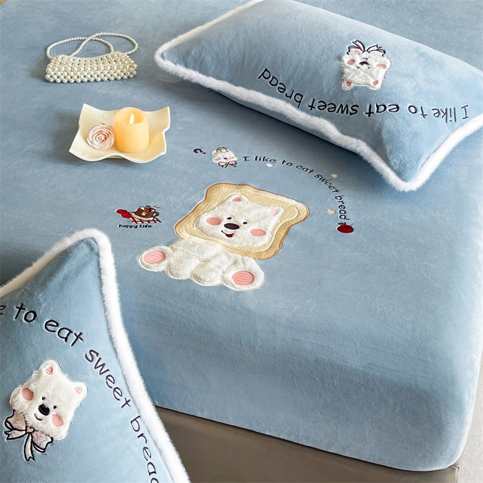 91家纺网 家纺一手货源 找家纺 梦舒羽 2025新款A类230克全消光刺绣贴布牛奶绒枕套宿舍枕芯套单人枕头套一对装 吐司萌宠-高贵蓝
