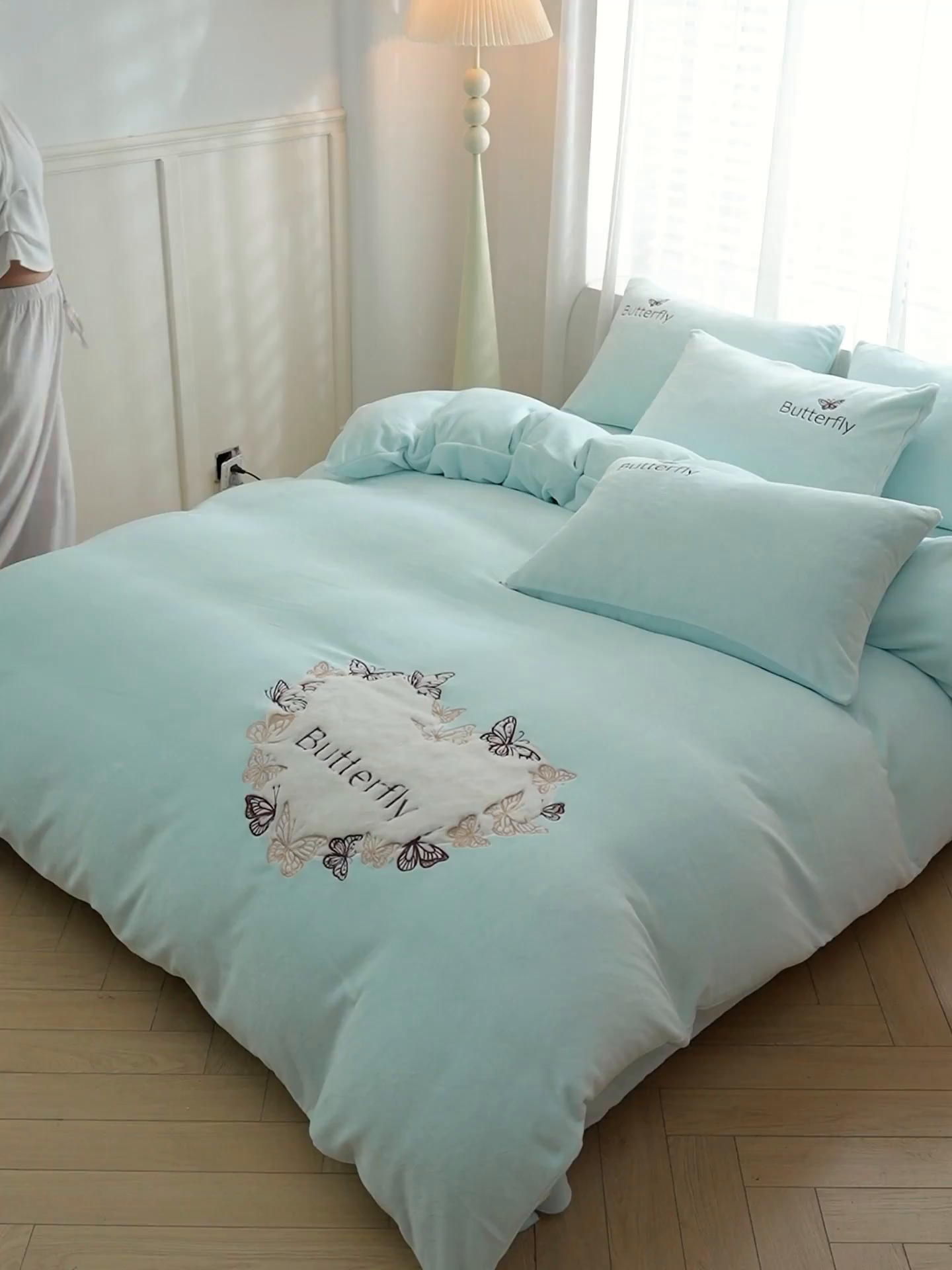 91家纺网 家纺一手货源 找家纺 （总）义博家纺 2025新款高克重牛奶绒蝴蝶贴布绣四件套